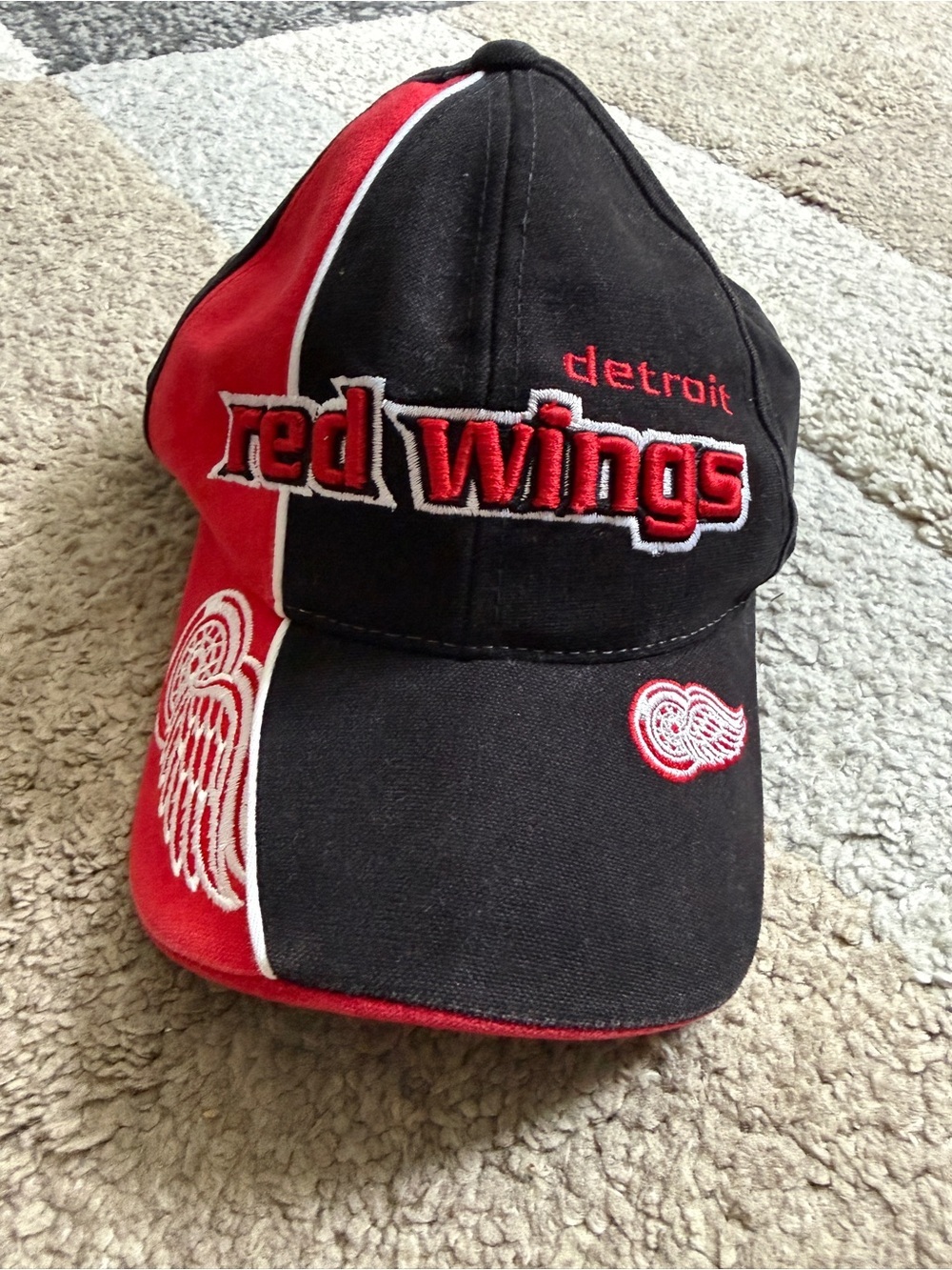 NHL Vintage Detroit Red Wings Black & Red Baseball Cap